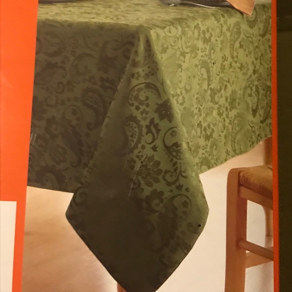 Better Homes Gardens Holiday 52”x70”Tablecloth - Picture 1 of 8